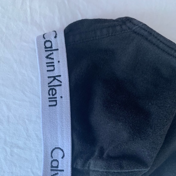 Calvin Klein women’s carousel triangle bralette - Picture 2 of 9